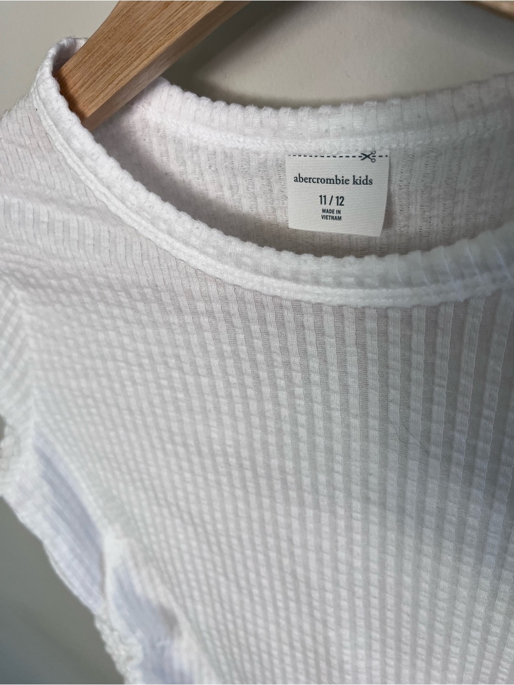 Abercrombie Kids Girls White Textured Ruched Side Short Sleeve Top Size 11/12 - Picture 2 of 5